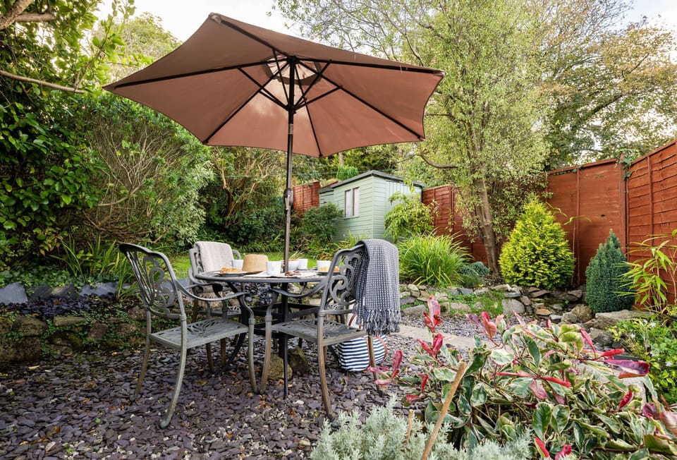 Porthgwidden Cottage, Lelant: The private enclosed garden is a delight