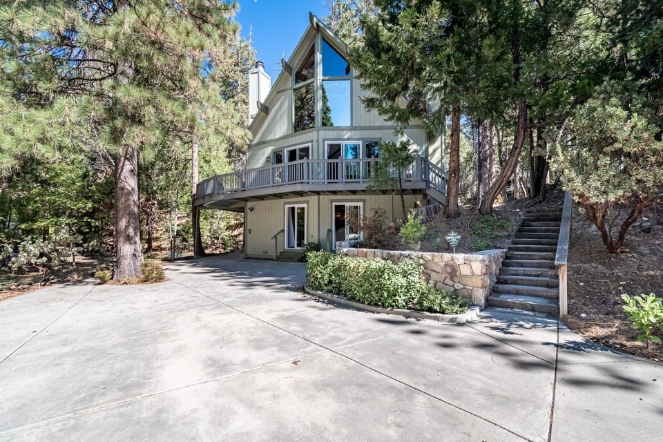 Huge flat driveway with plenty of parking or room to just play basketball 
