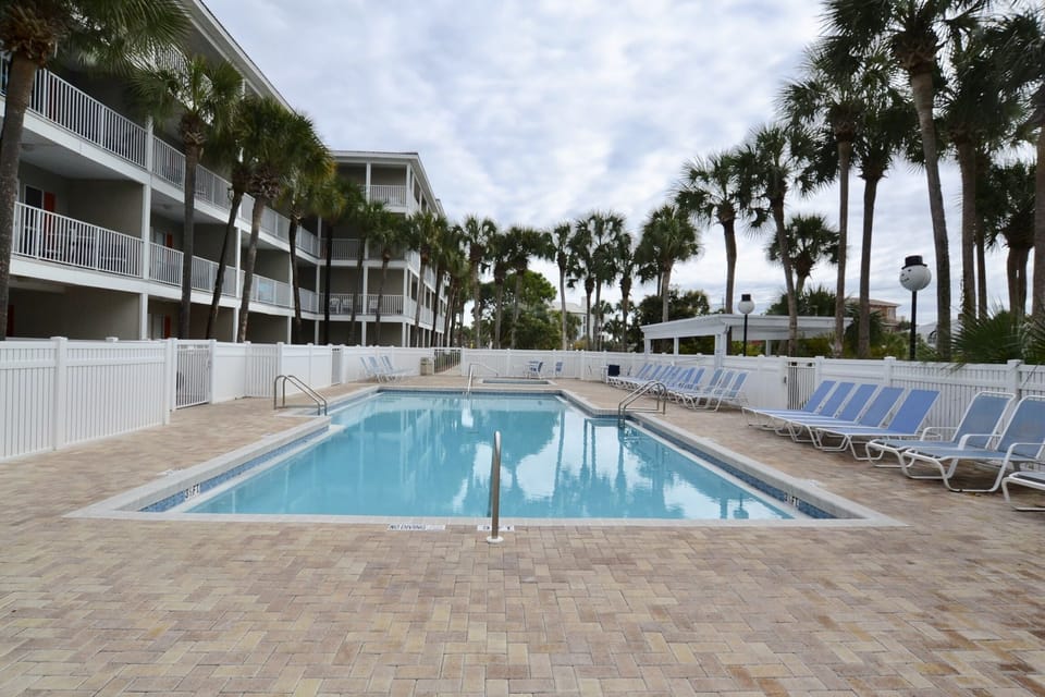 Great pool at your back door!!
