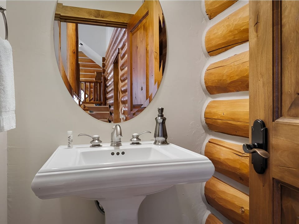 Freshen up quickly in the charming half bath off halls.