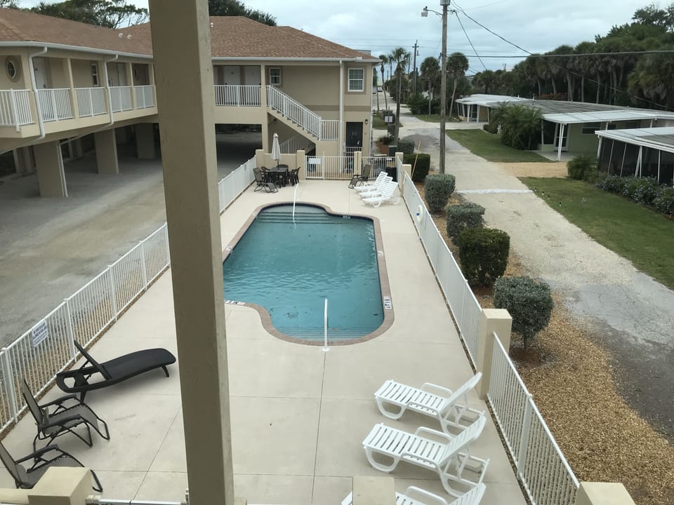 Heated pool w/ plenty of space for lounging