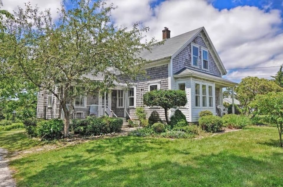 "The home and location are lovely...picture-perfect coastal New England" -Susan