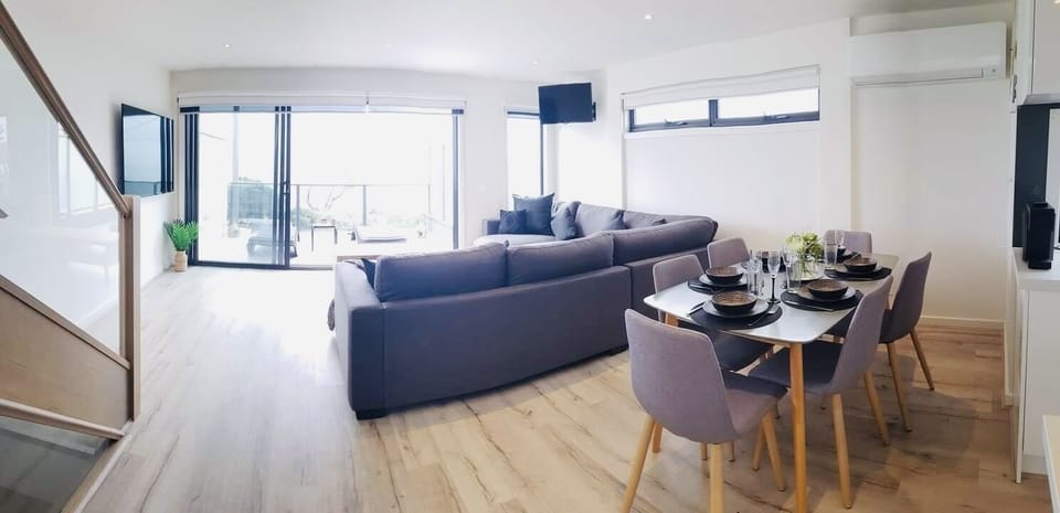 Upstairs Area
Reverse cycle heating & cooling 