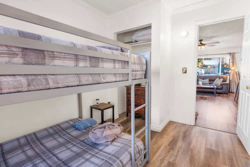 Bedroom 2- Full/Full bunk