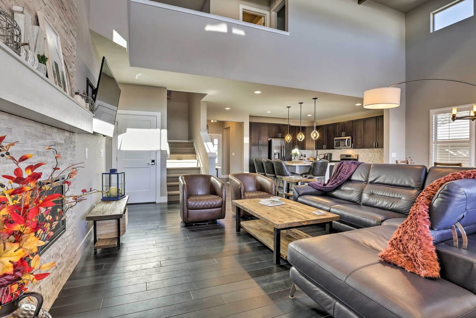 Living Room | Free WiFi | Smart TV