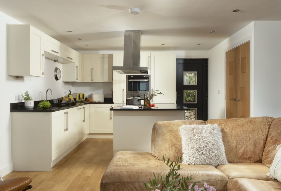 Stargazy, St Agnes: The sleek and stylish kitchen is superbly equipped