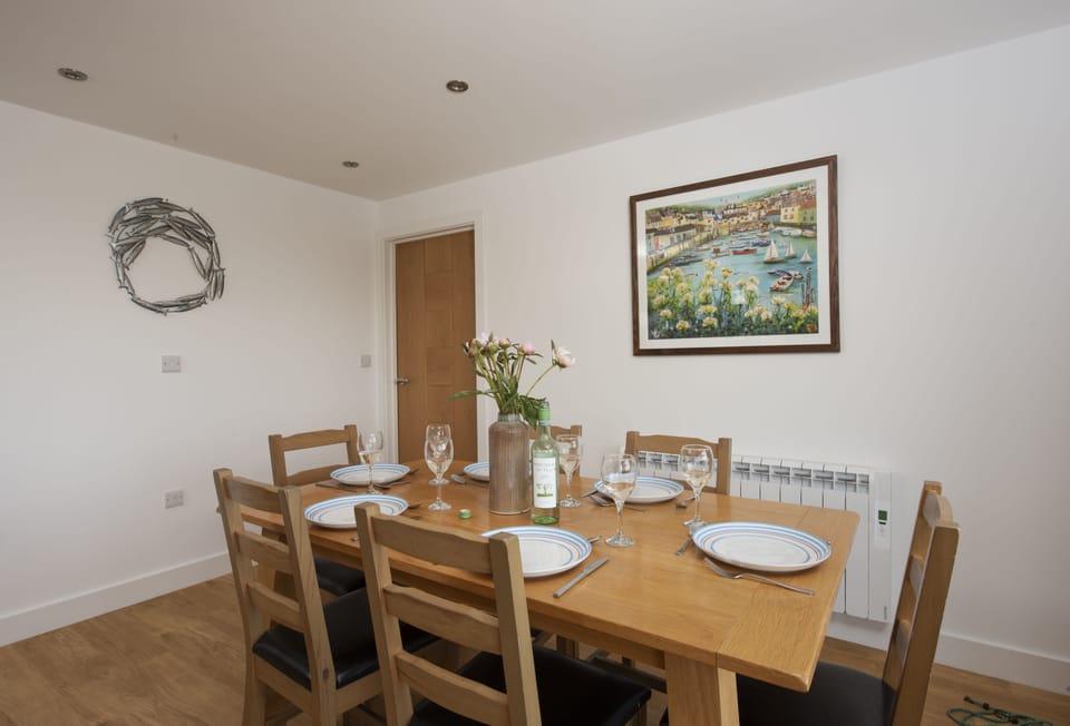 Stargazy, St Agnes: Enjoy family meals and laugher-filled game nights