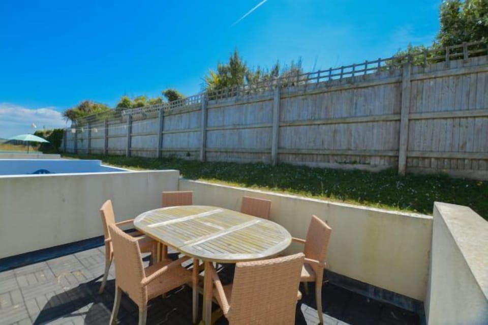 Headland Beaches, Newquay. South facing, private patio with garden furniture