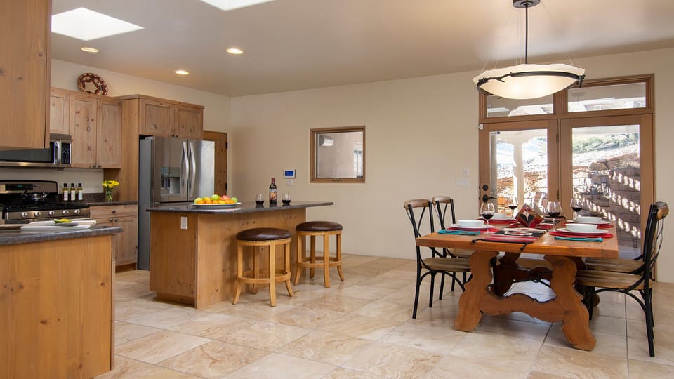 Open concept kitchen/dining room