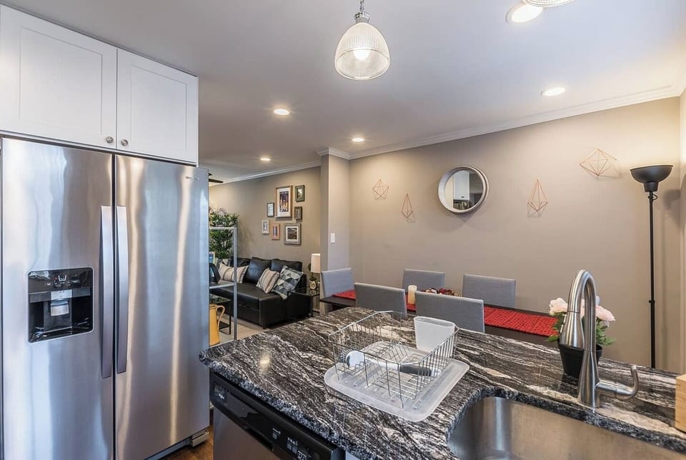 Gorgeous Kitchen & Dining Area