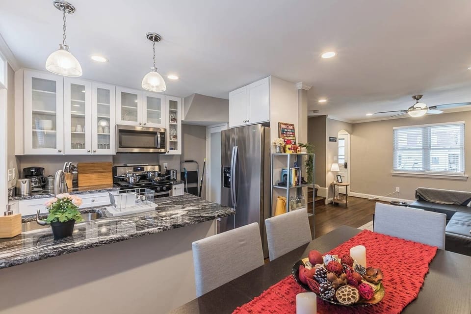 Gorgeous Kitchen & Dining Area