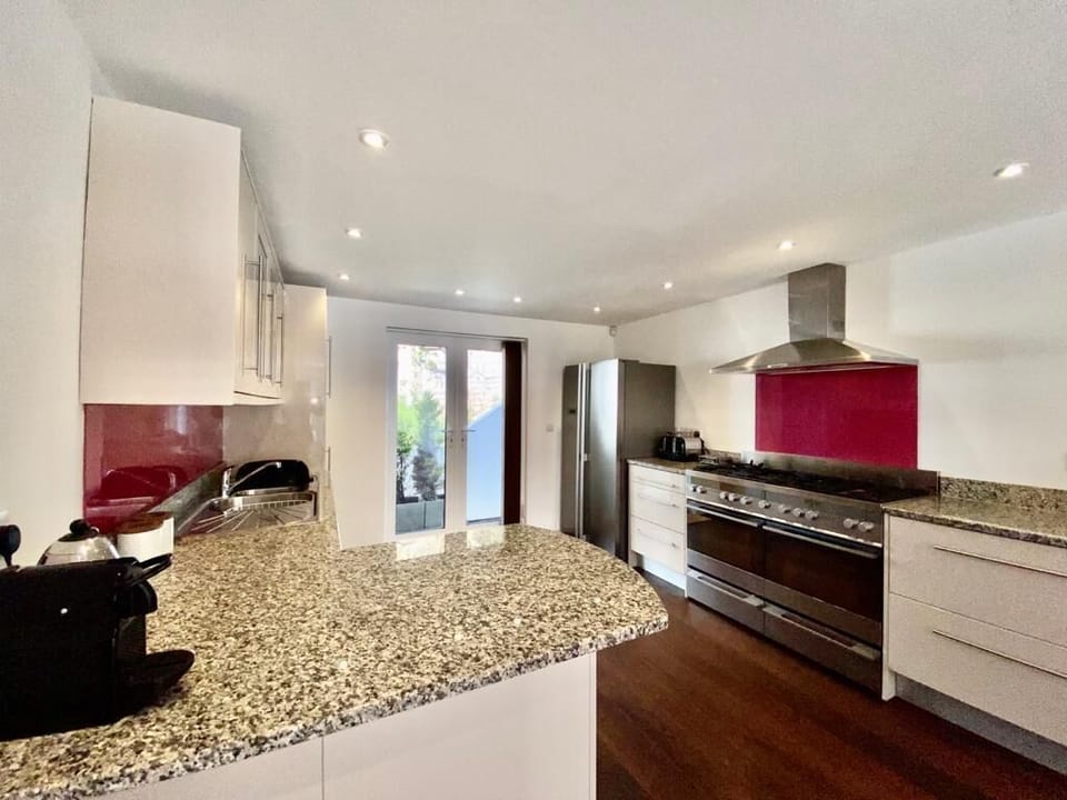Kitchen with range oven, USA style fridge freezer, microwave & dishwasher