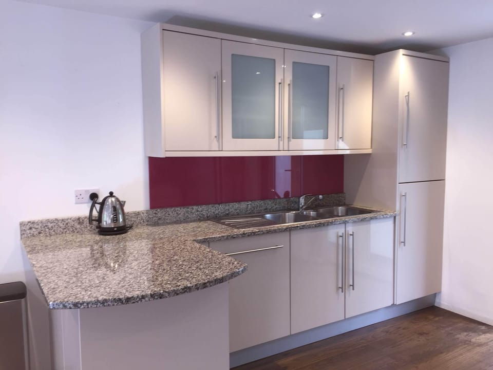 Kitchen with range oven, USA style fridge freezer, microwave & dishwasher
