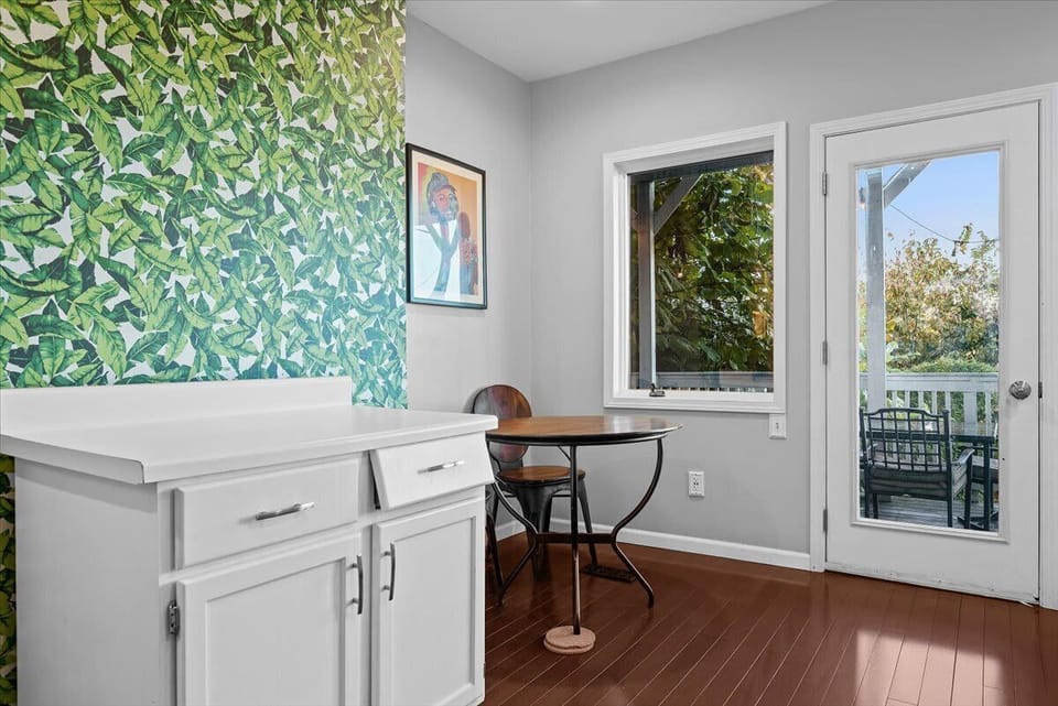 Another shot of the kitchen