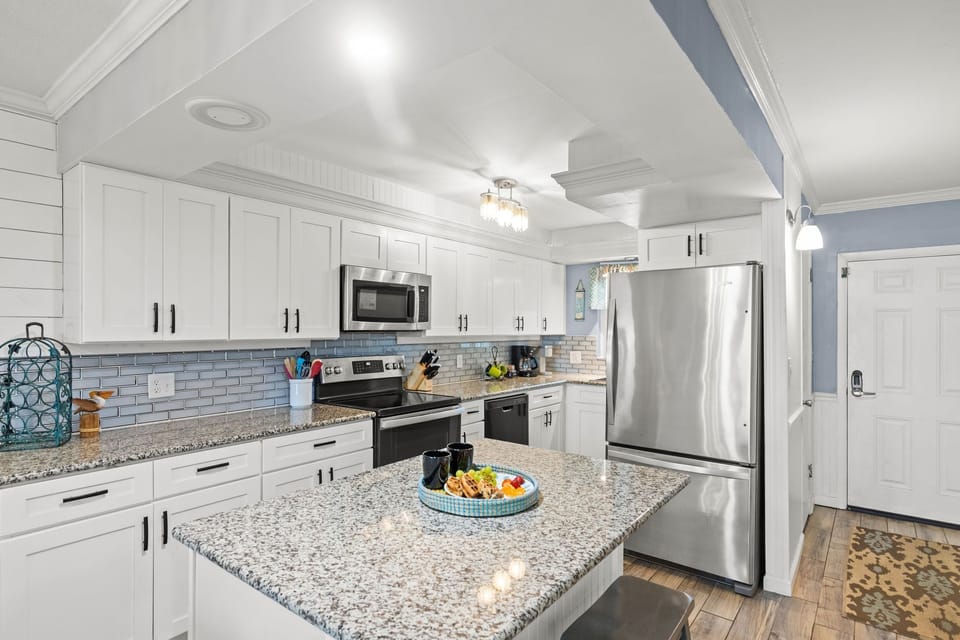 Well equipped kitchen with tons of storage
