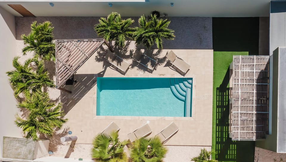Spacious pool deck