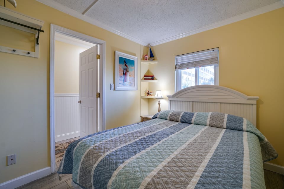 Queen bedroom with coastal decor