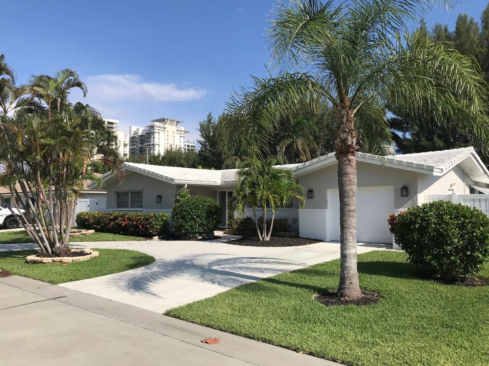 A 5 minute walk to the beach, 15 minute walk to shops and restaurants