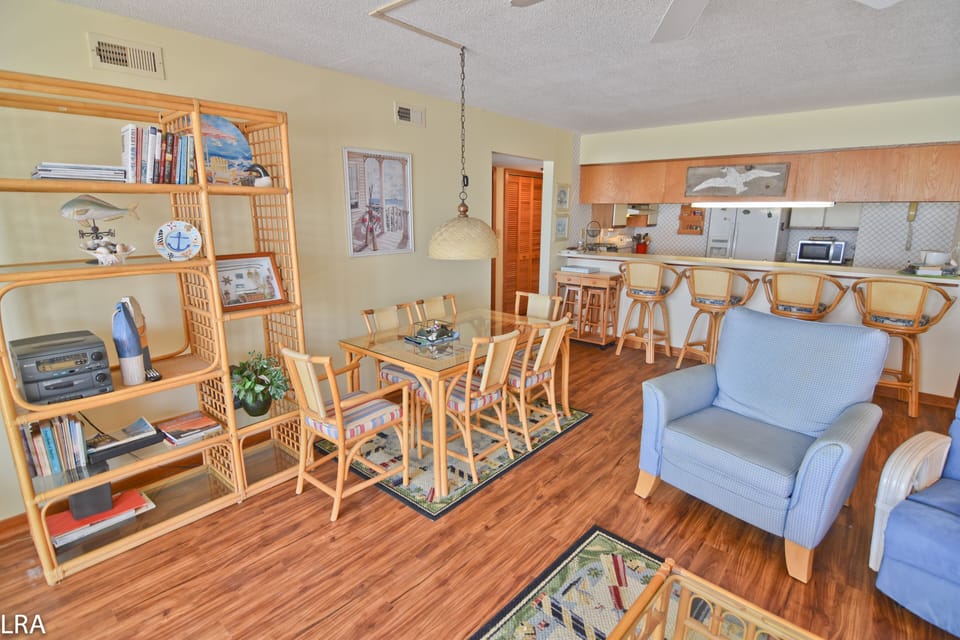 Dining Area - 13