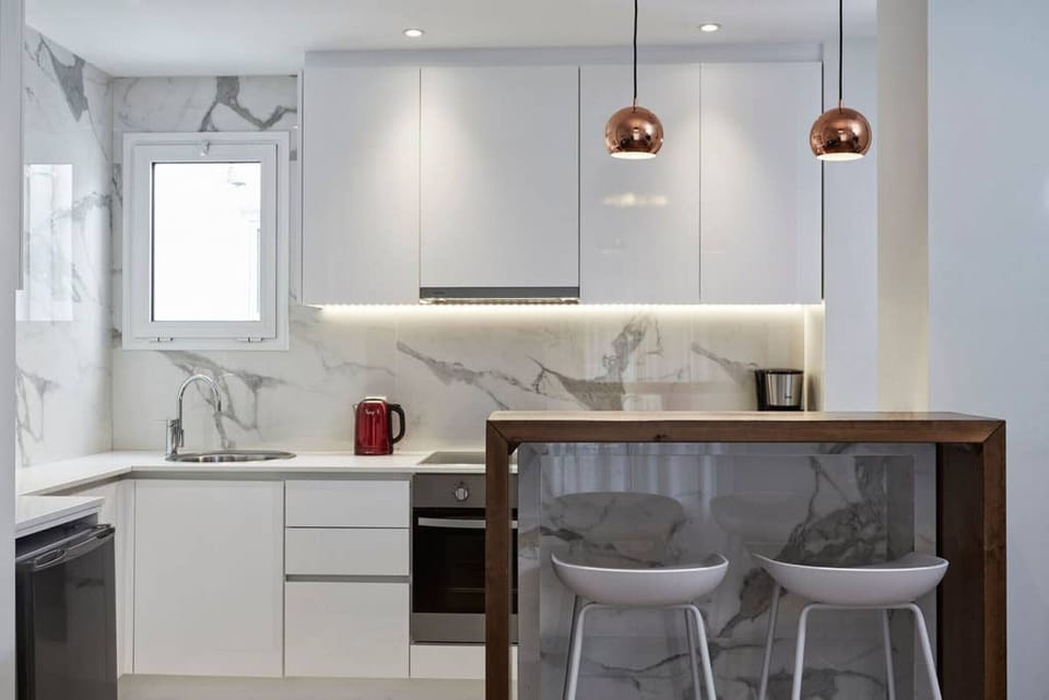 The full equipped kitchen