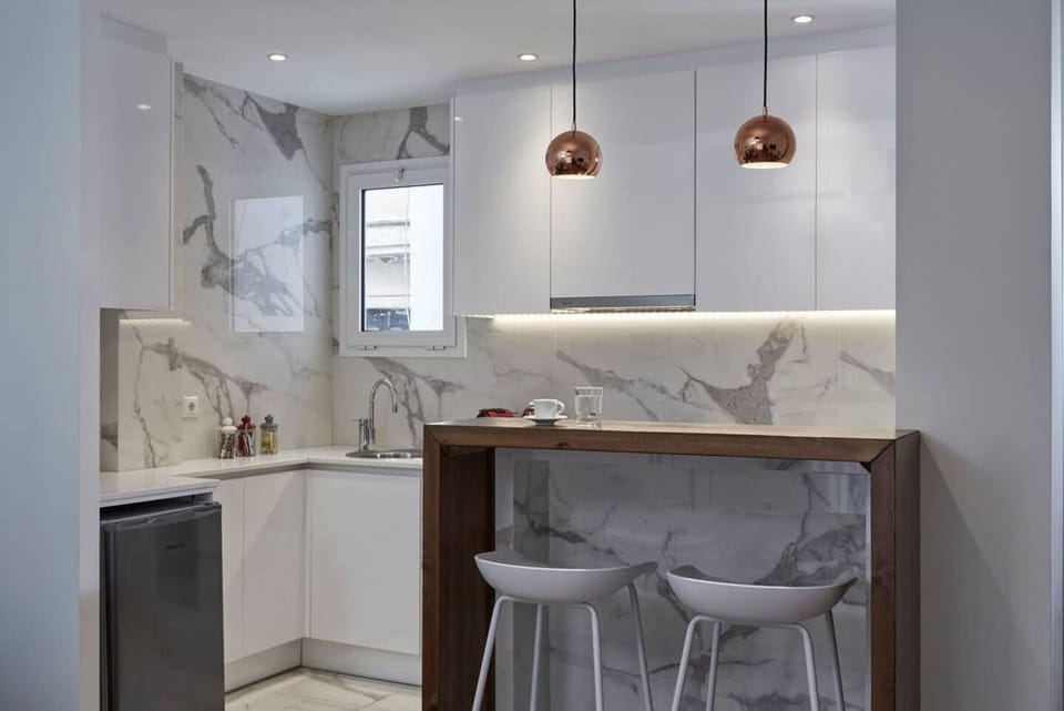 The full equipped kitchen
