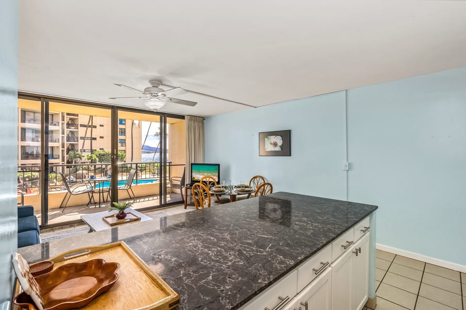 Spacious walkway to the living room and kitchen area
