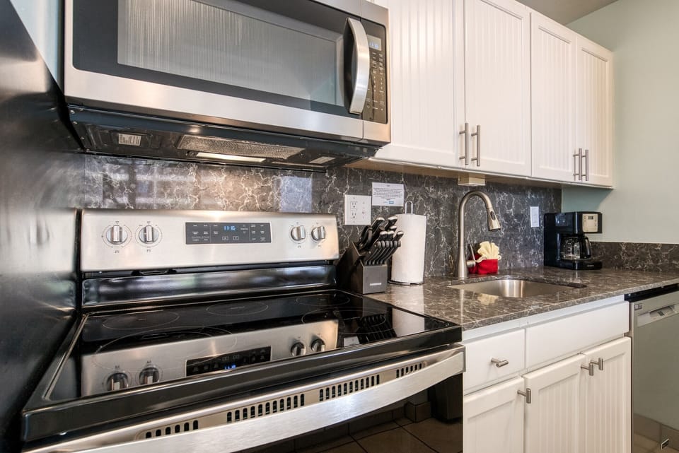 Nicely updated kitchen appliances