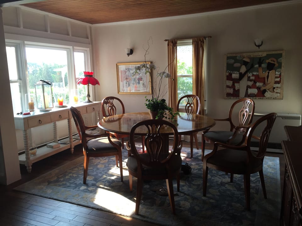 Dining room
