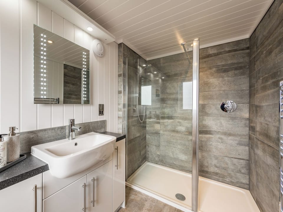 En-suite shower room | Karelia Lodge, Keltyneyburn, near Aberfeldy