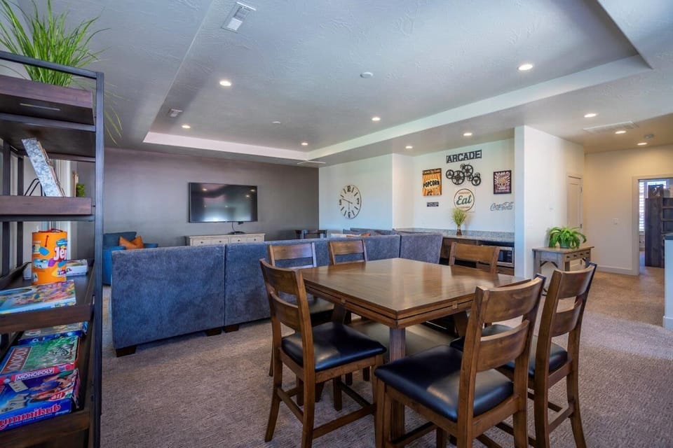 Extra table seating behind sofa - great for games!