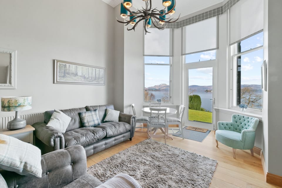 No 3 Lomond Castle Lounge