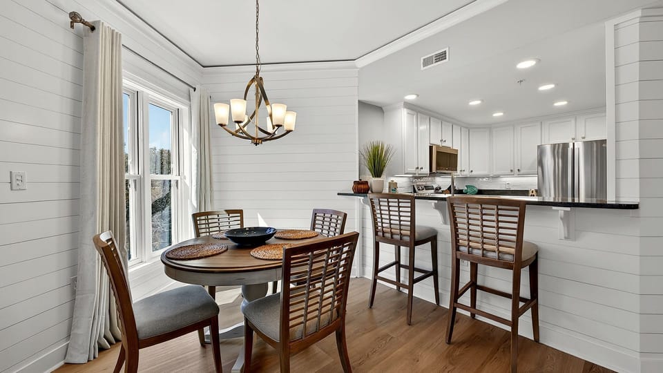 Updated Kitchen and Dining Area for 6