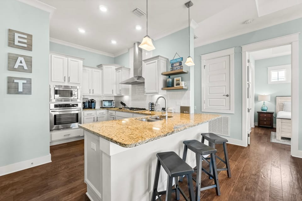 Kitchen with Breakfast Bar