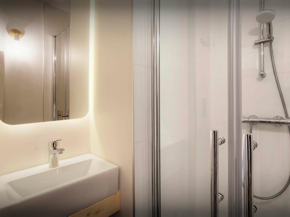 Shower room - floor 1