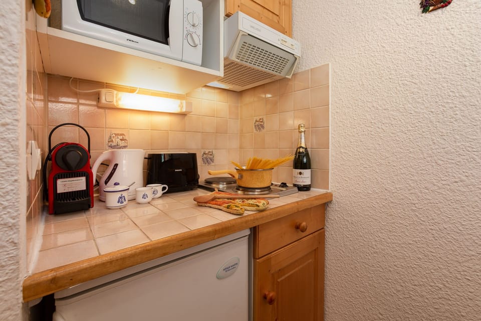 Well equipped kitchenette