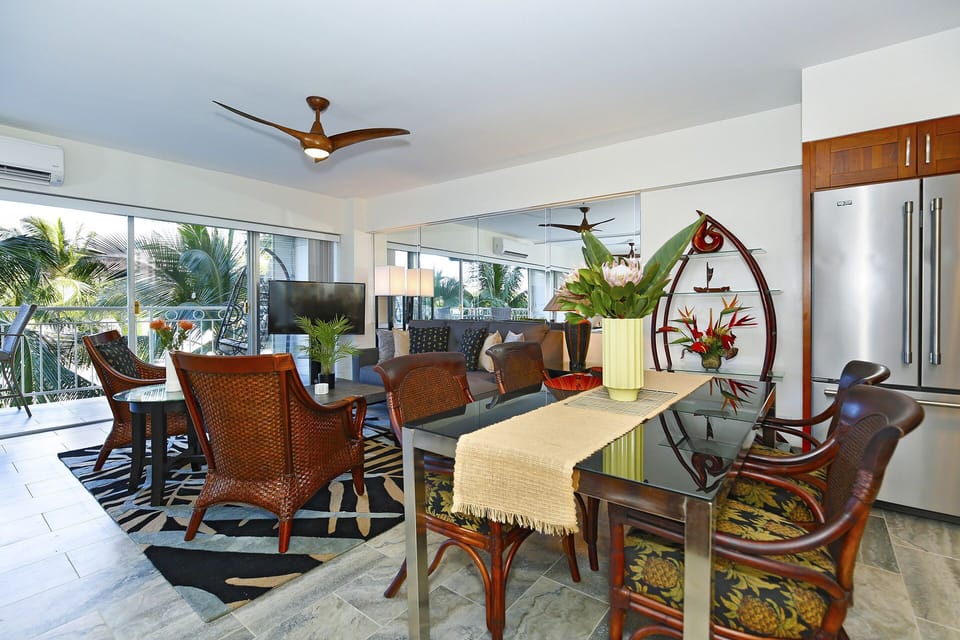 Dining for 4 and Living Area