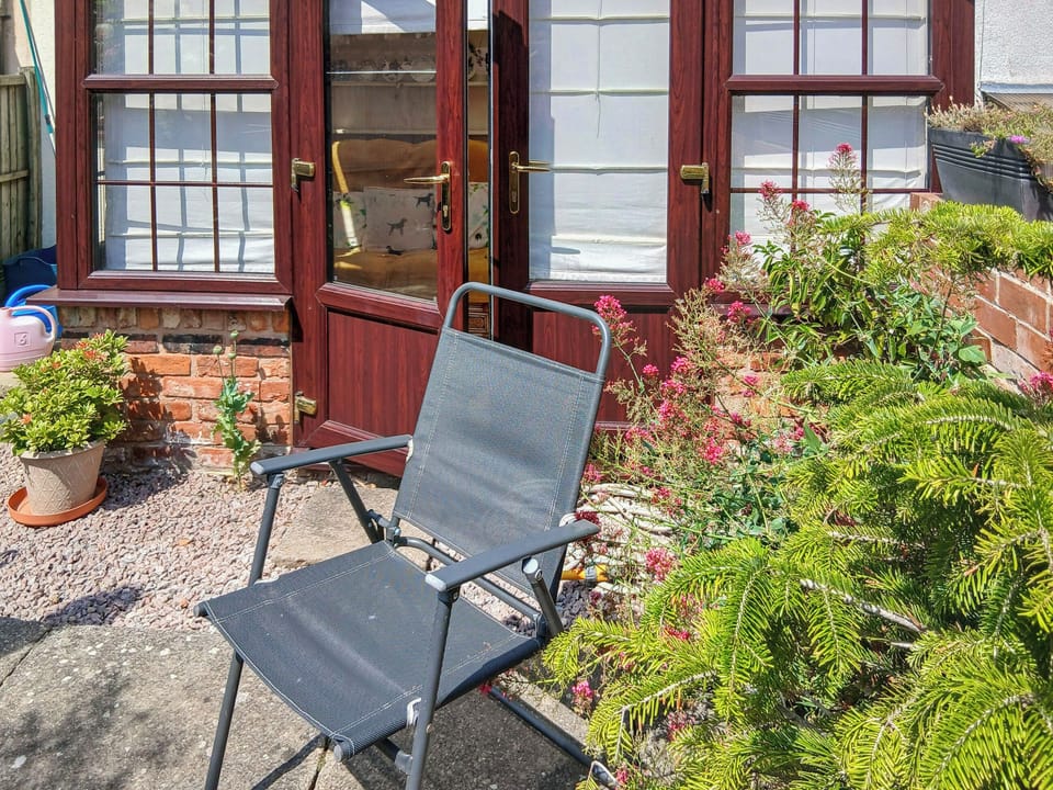 Rear enclosed patio | Ikkle Cottage, Old Blidworth, near Ravenshead