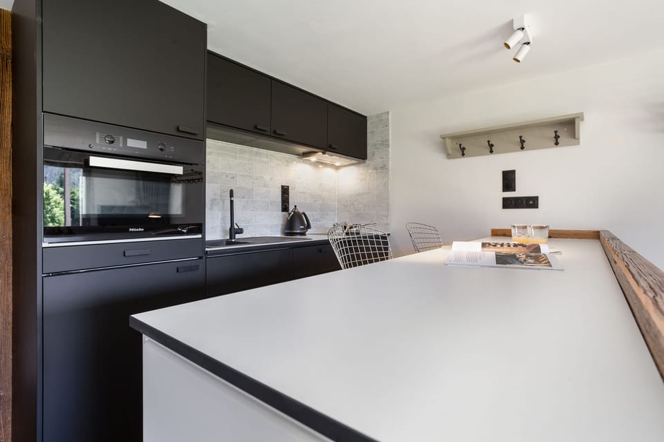 Fully equipped kitchen with full size oven