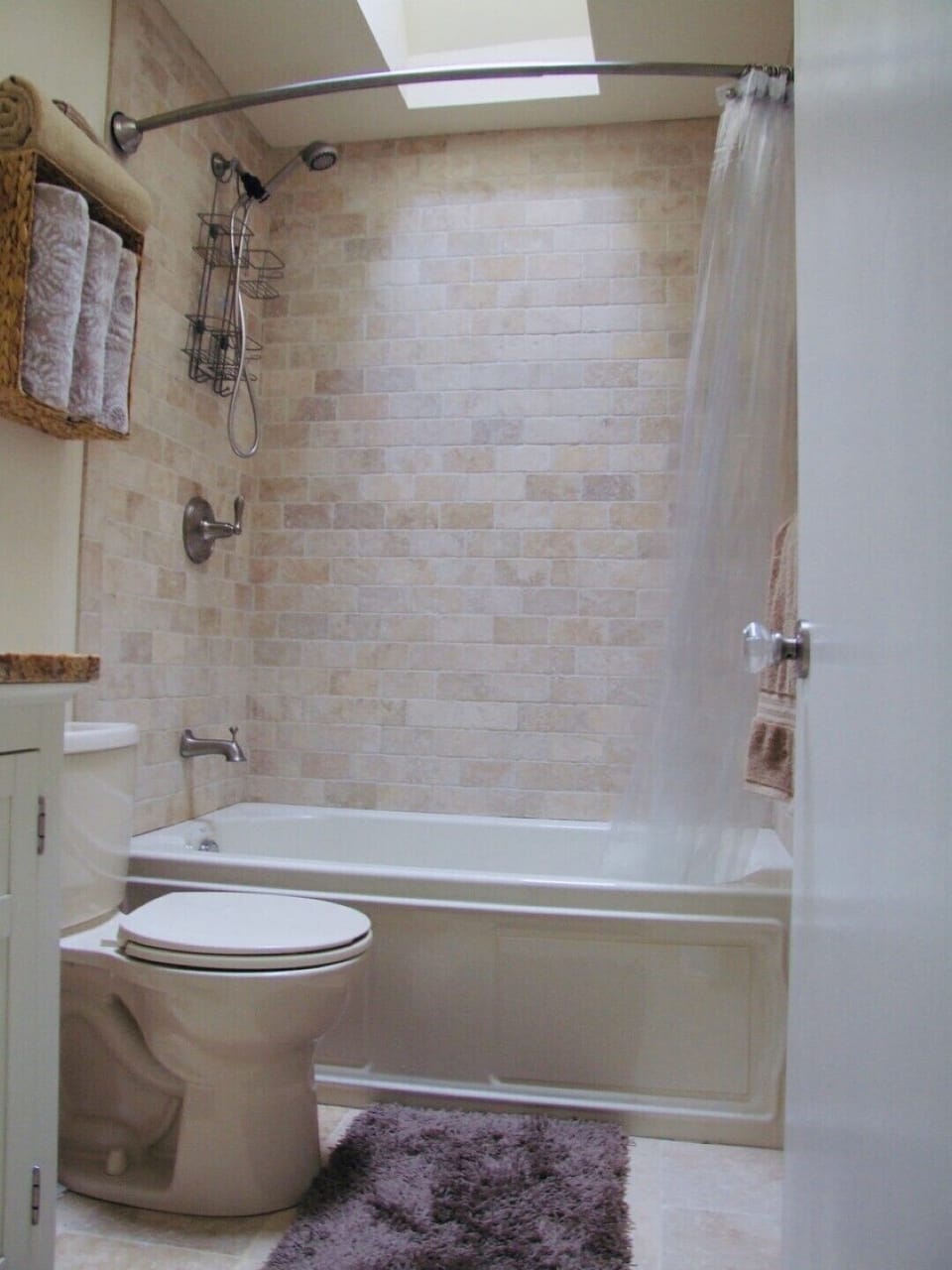 Bathroom wit Jetted Tub