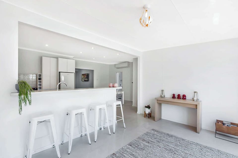 Kitchen bar