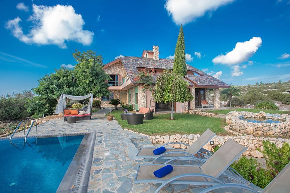 Garden with barbecue, various seating areas, sun loungers and private pool