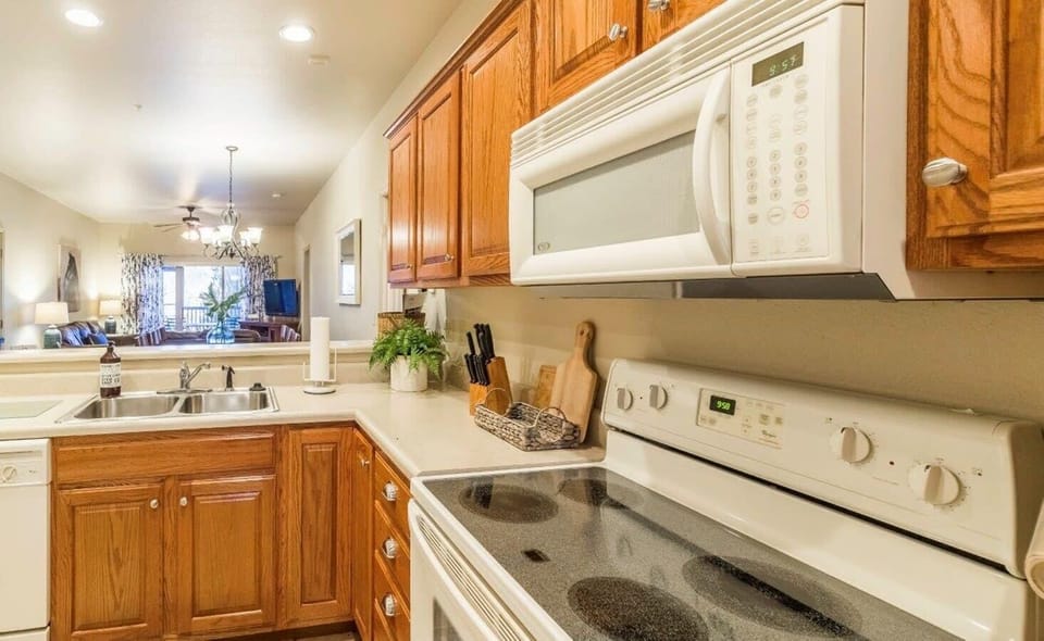 Stovetop and microwave in the Kitchen.