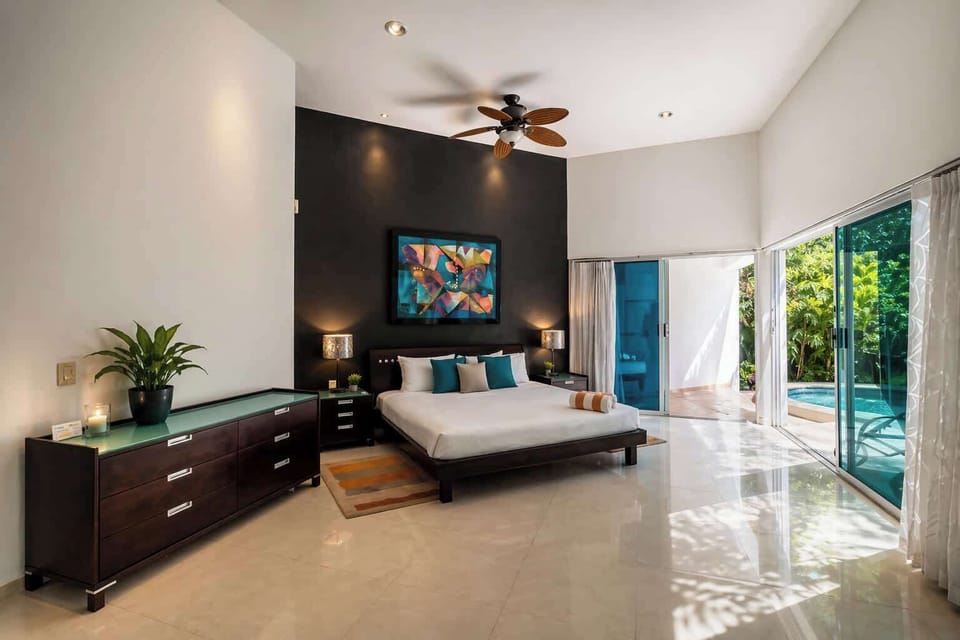 Master bedroom - ceiling fan and tropical breeze