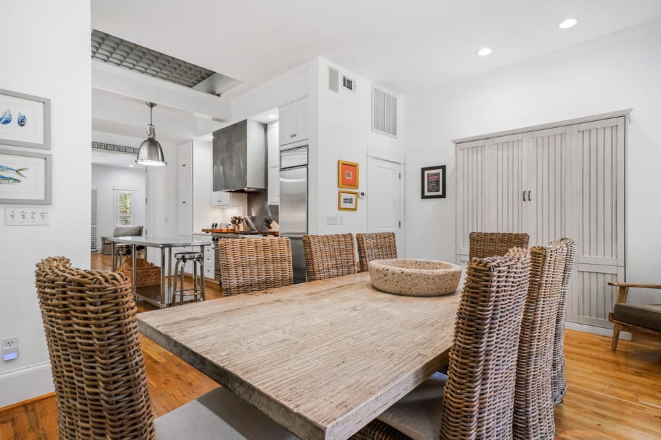 DINING ALTERNATE VIEW, QUEEN MURPHY BED BACK WALL