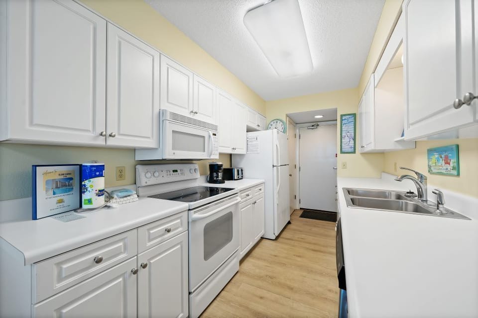 10 Island Shores 150 Kitchen