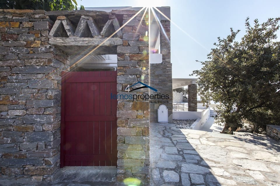 The private entrance to the apartment
