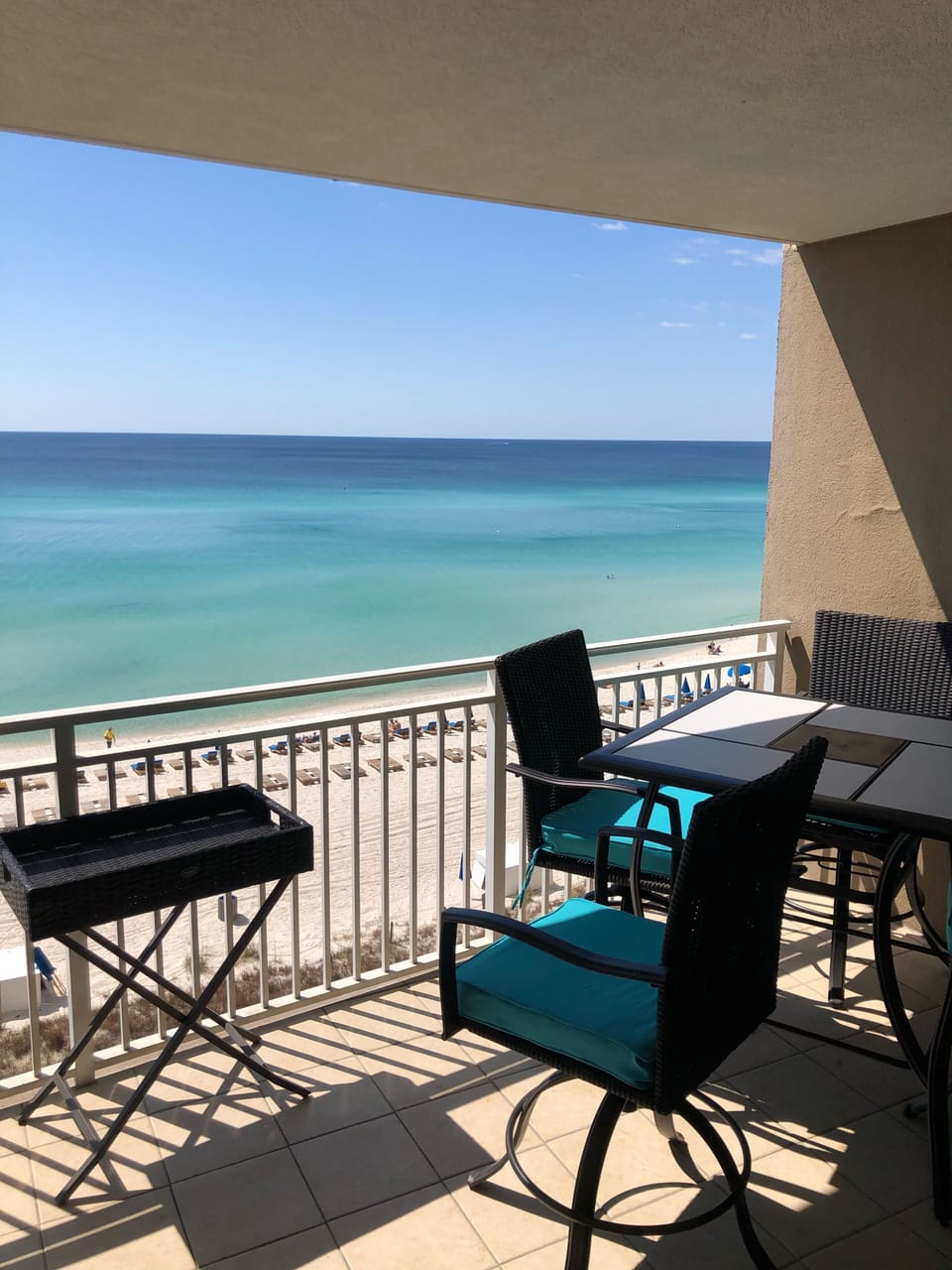Plenty of seating to enjoy a meal or beverages outdoors.