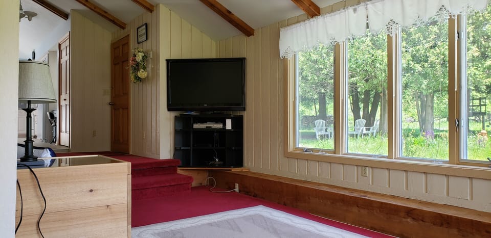 Side Room (showing TV)