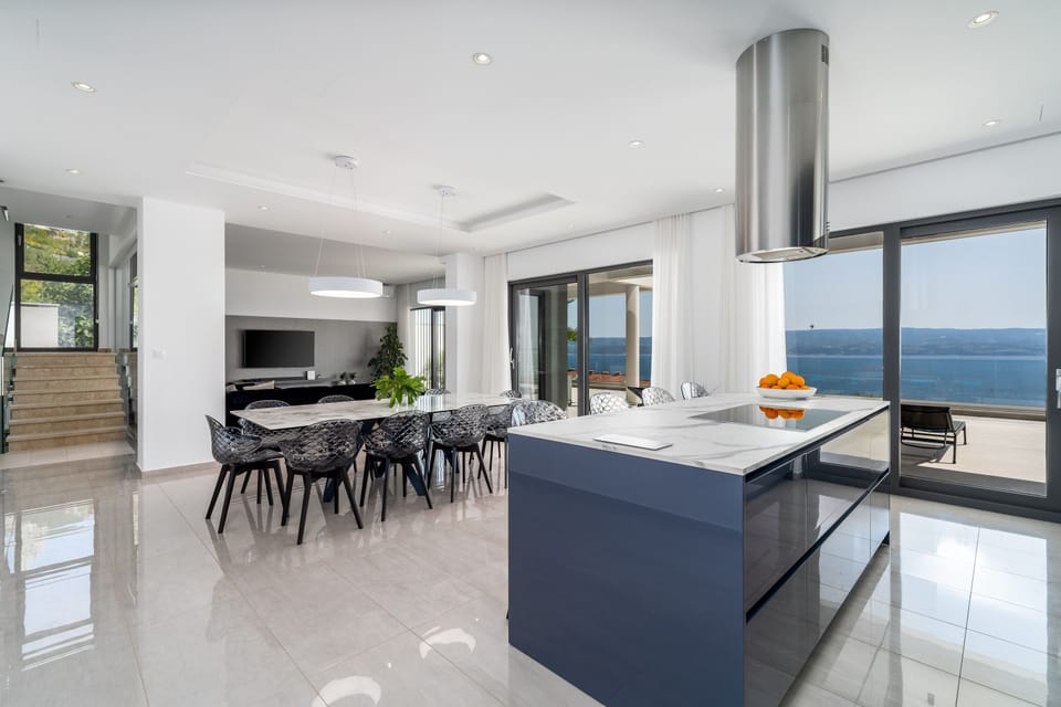 It is impeccably equipped in a modern and luxurious style