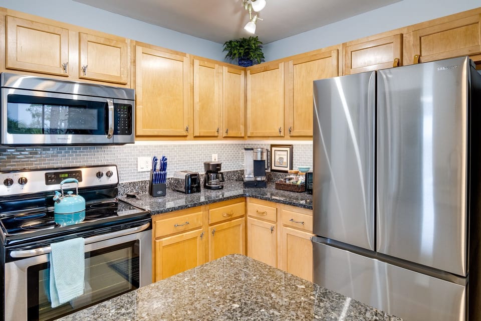 Kitchen is fully stocked with everything for all cooking and snacking levels